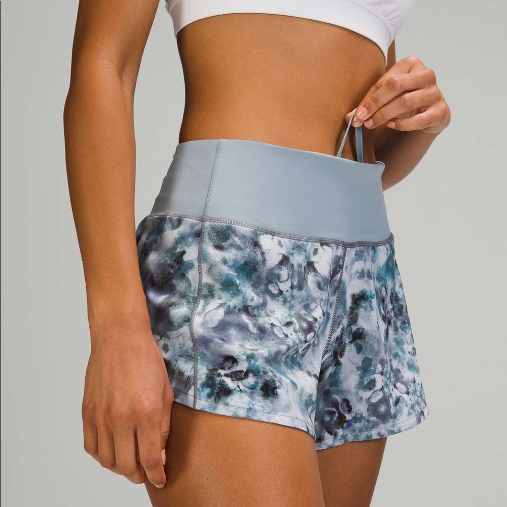 Lululemon Speed Up Low-Rise Short 2.5” Kaleidofloral Multi / Blue Cast